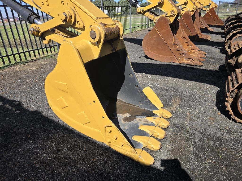 CATERPILLAR 320 EXCAVATOR
