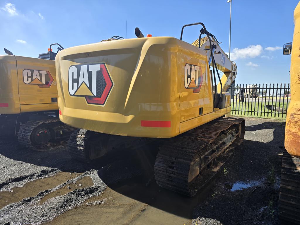 CATERPILLAR 320 EXCAVATOR