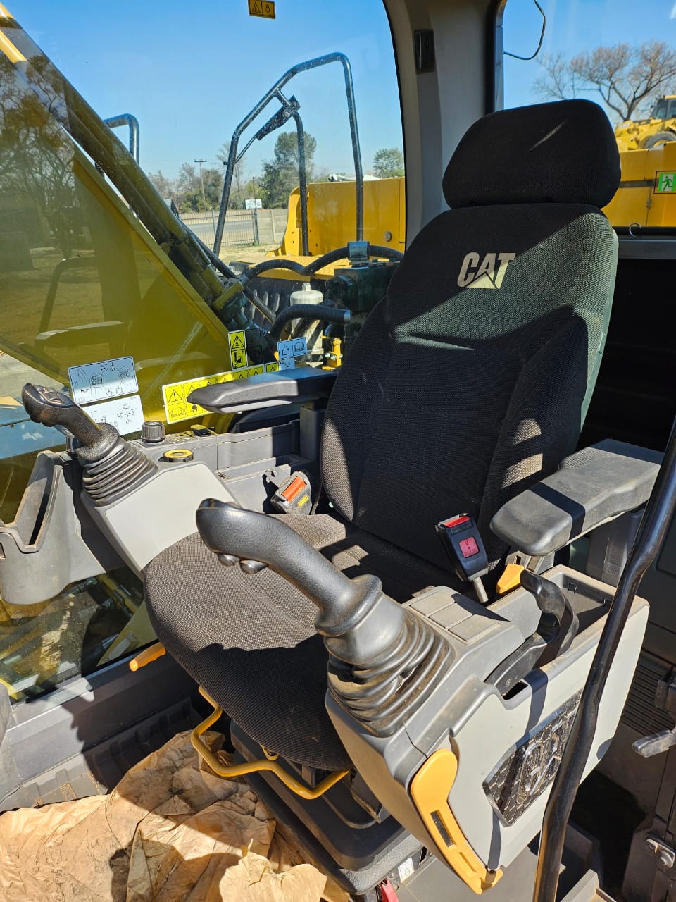 CATERPILLAR 330 EXCAVATOR