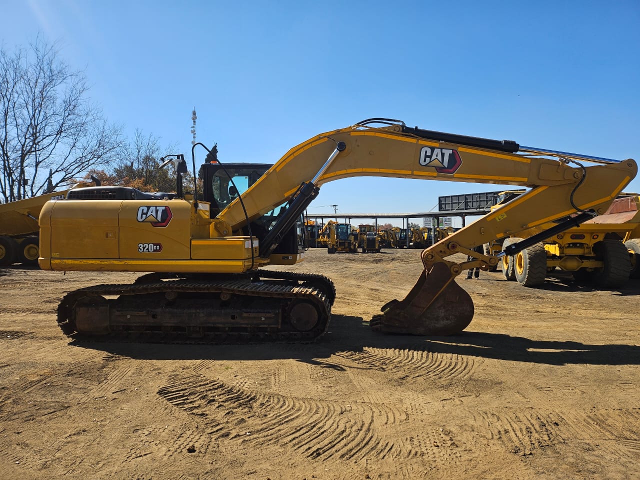 CATERPILLAR 320GX EXCAVATOR