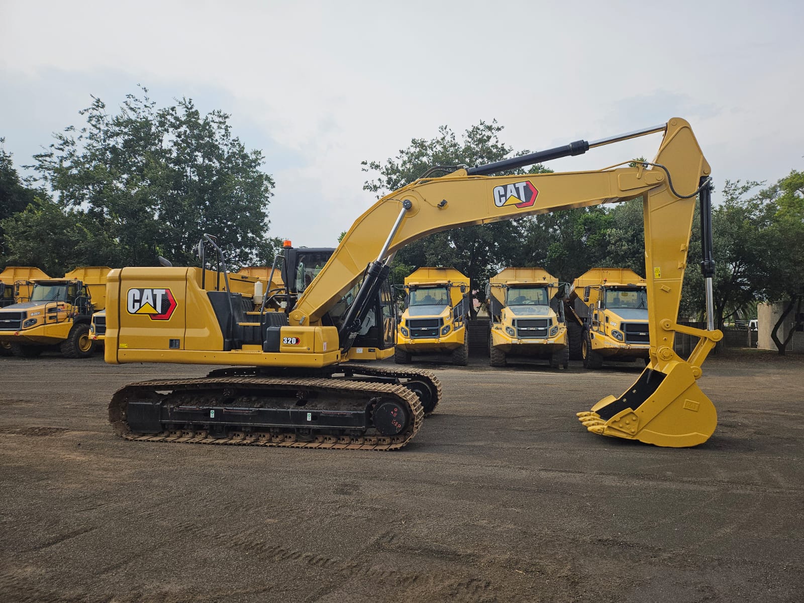 CATERPILLAR 320 EXCVATOR