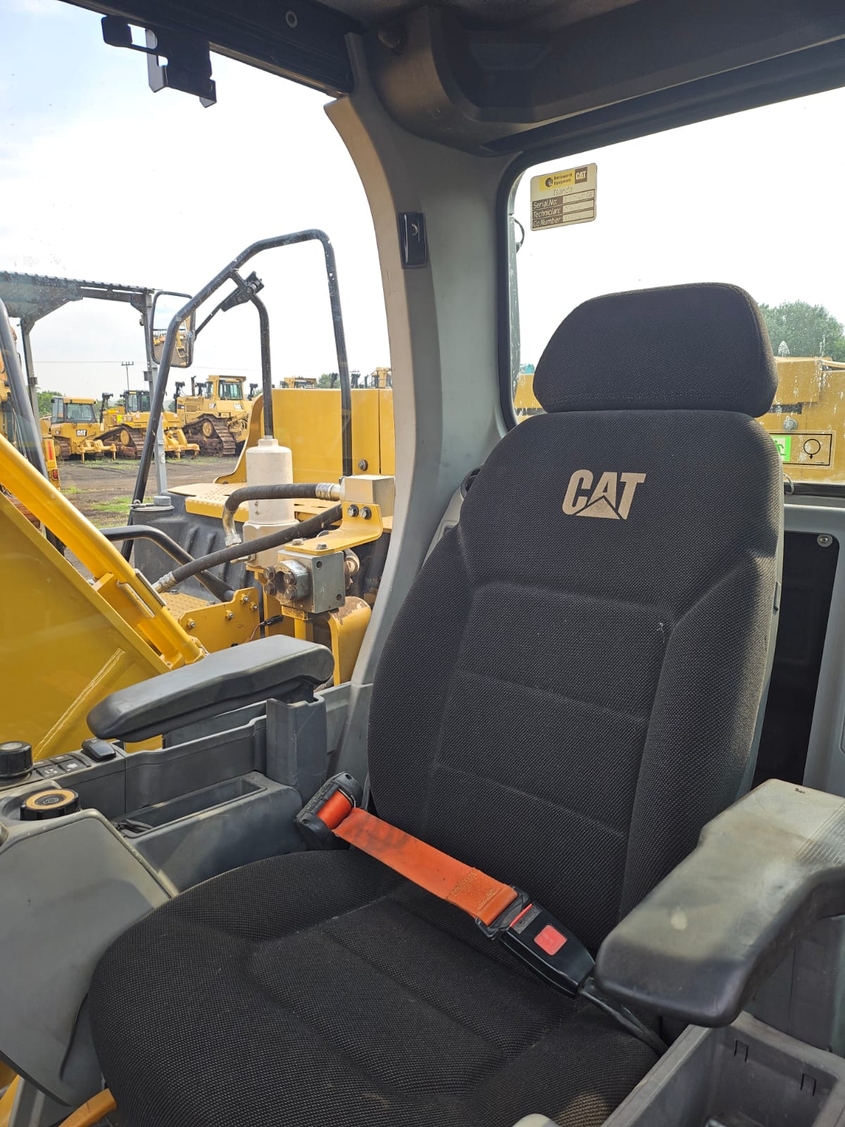 CATERPILLAR 320 EXCVATOR