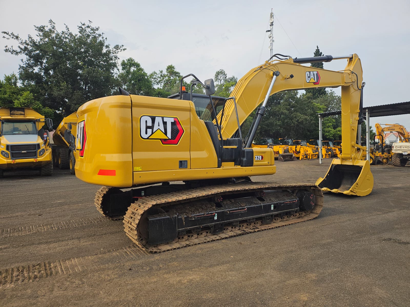 CATERPILLAR 320 EXCVATOR