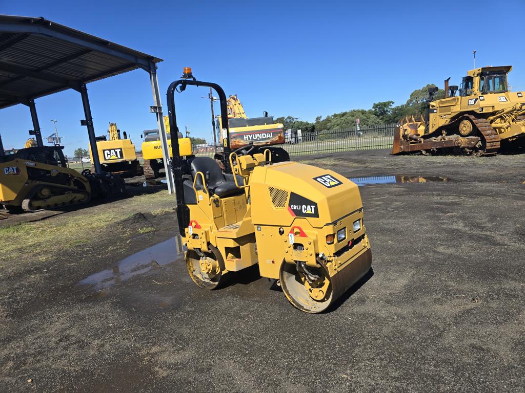 CATERPILLAR CB1.7 ROLLER