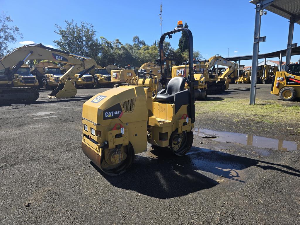 CATERPILLAR CB1.7 ROLLER