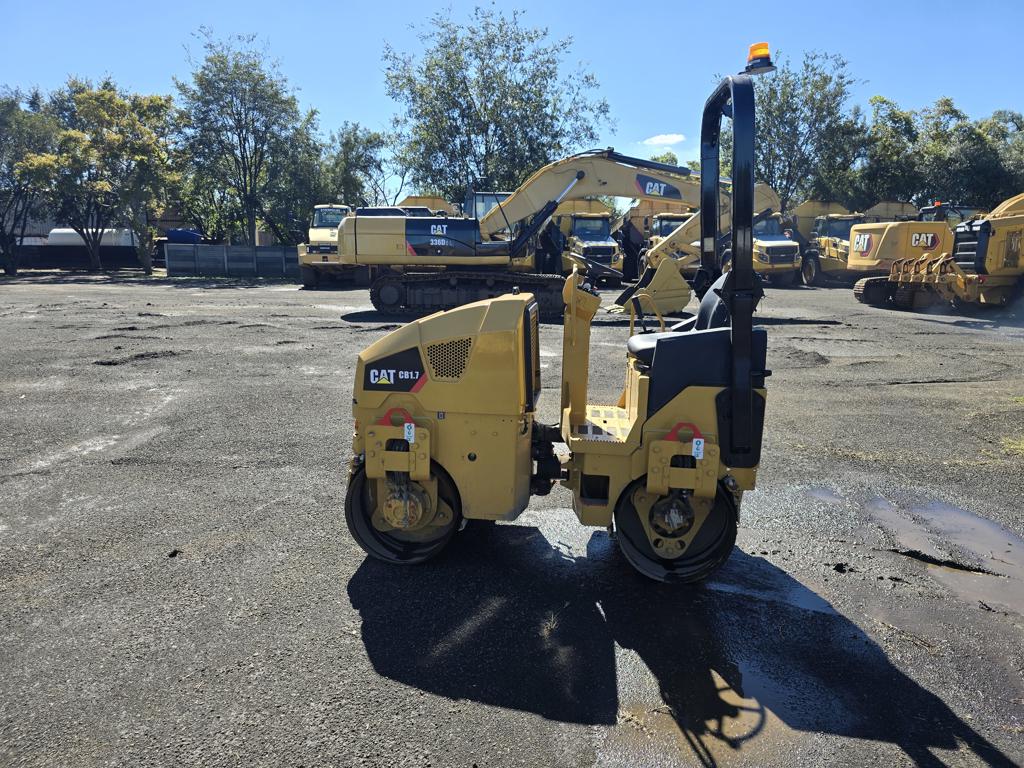 CATERPILLAR CB1.7 ROLLER