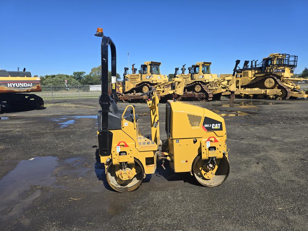 CATERPILLAR CB1.7 ROLLER