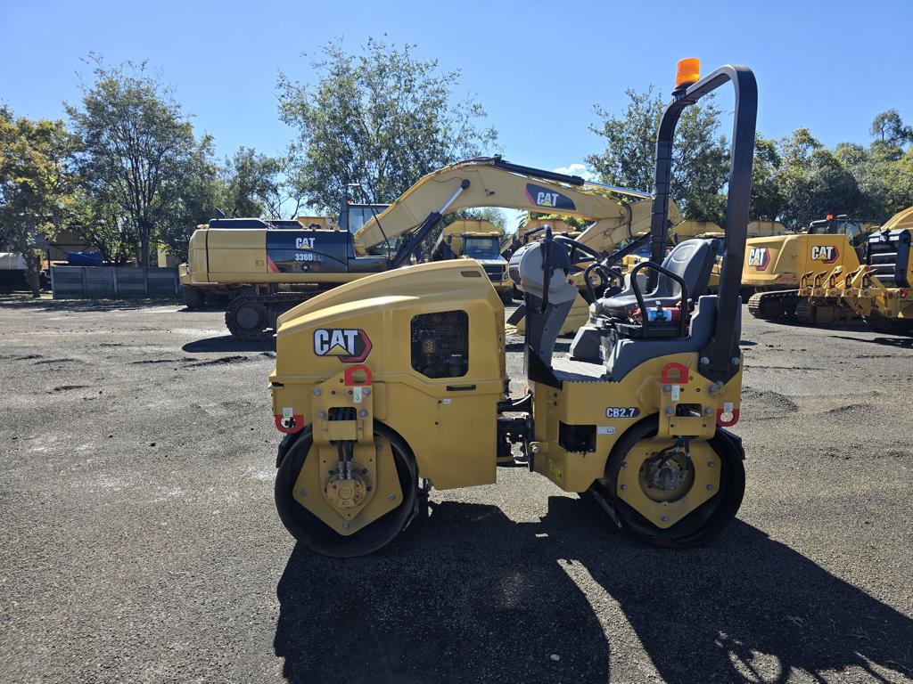 CATERPILLAR CB2.7 ROLLER