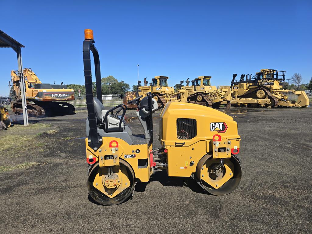 CATERPILLAR CB2.7 ROLLER