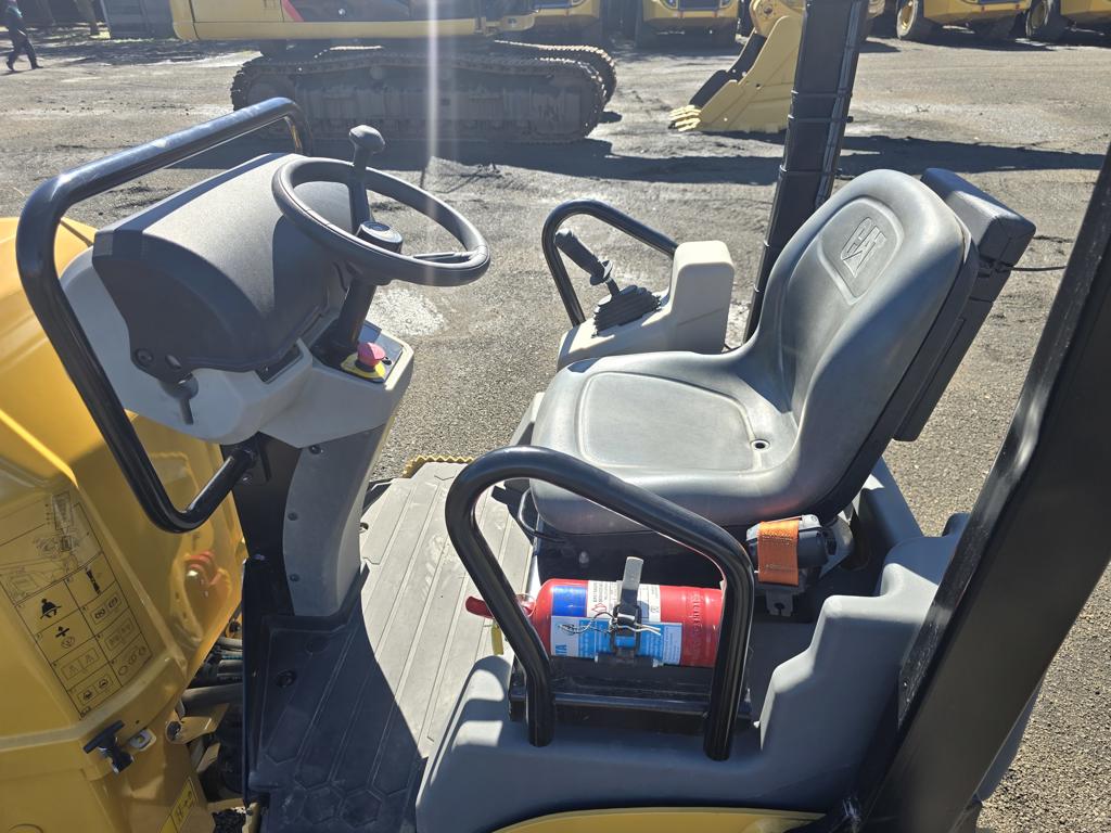 CATERPILLAR CB2.7 ROLLER