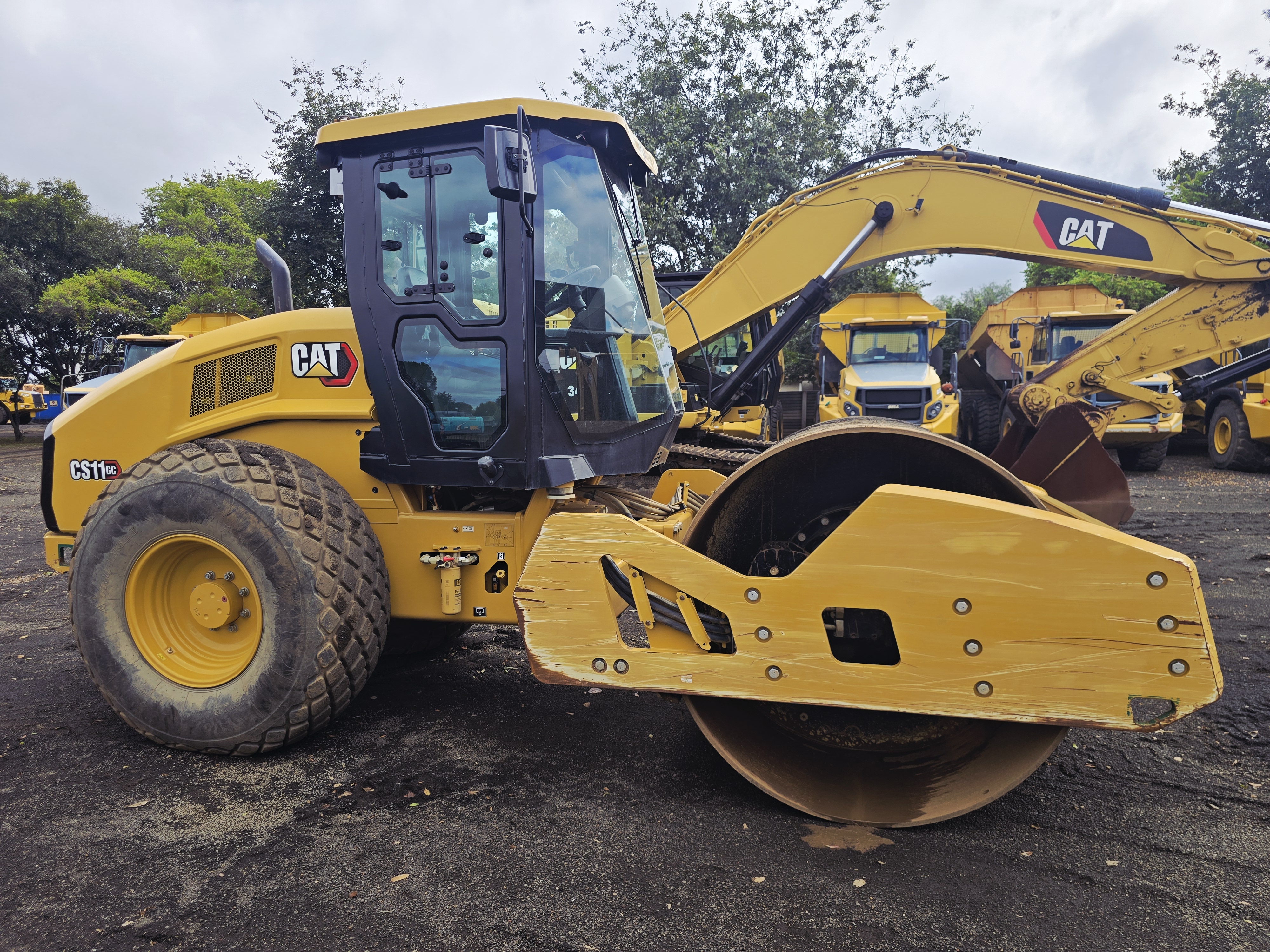 CATERPILLAR CS11GC ROLLER