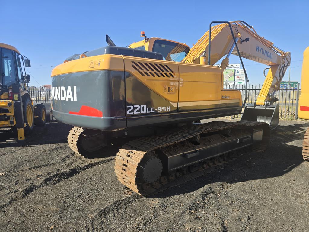 HYUNDAI 225LC-9SH EXCAVATOR