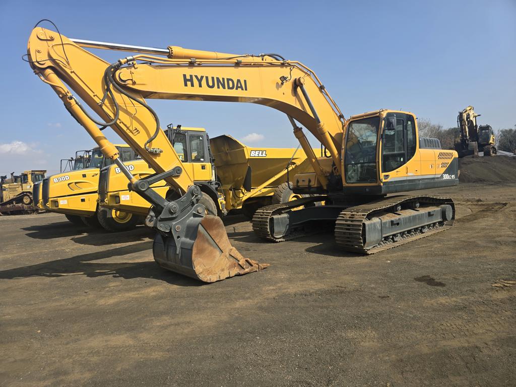 HYUNDAI R300-9S EXCAVATOR