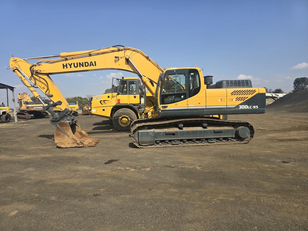 HYUNDAI R300-9S EXCAVATOR