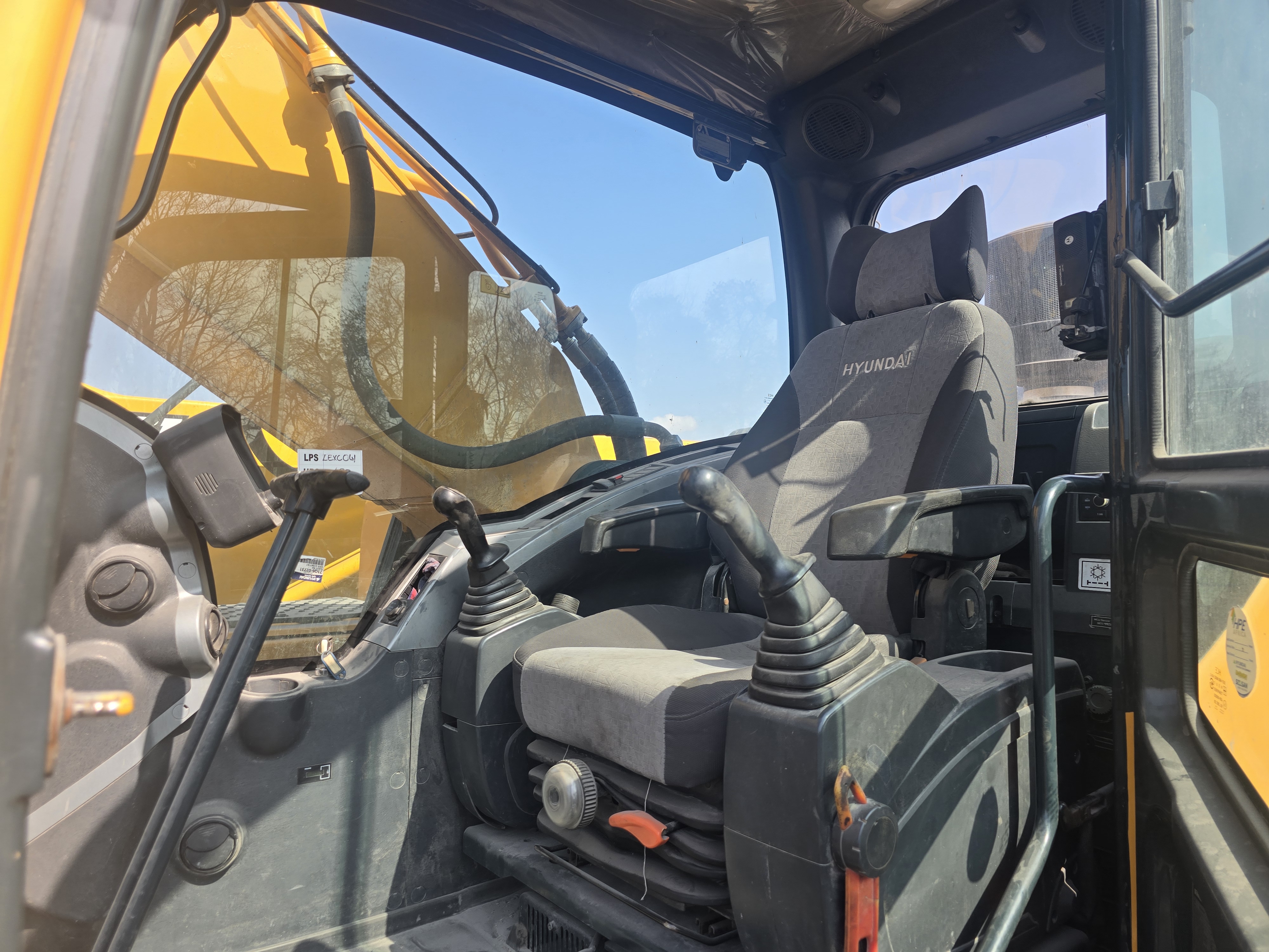 HYUNDAI R300-9S EXCAVATOR