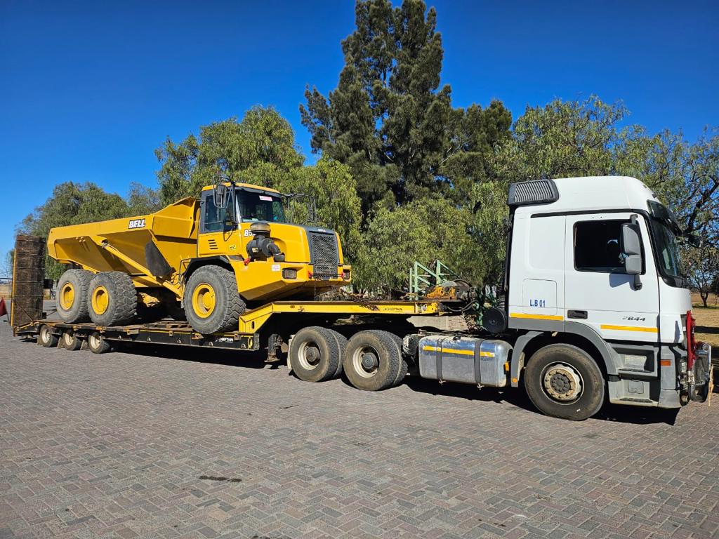 2x BELL B30D DUMPERS