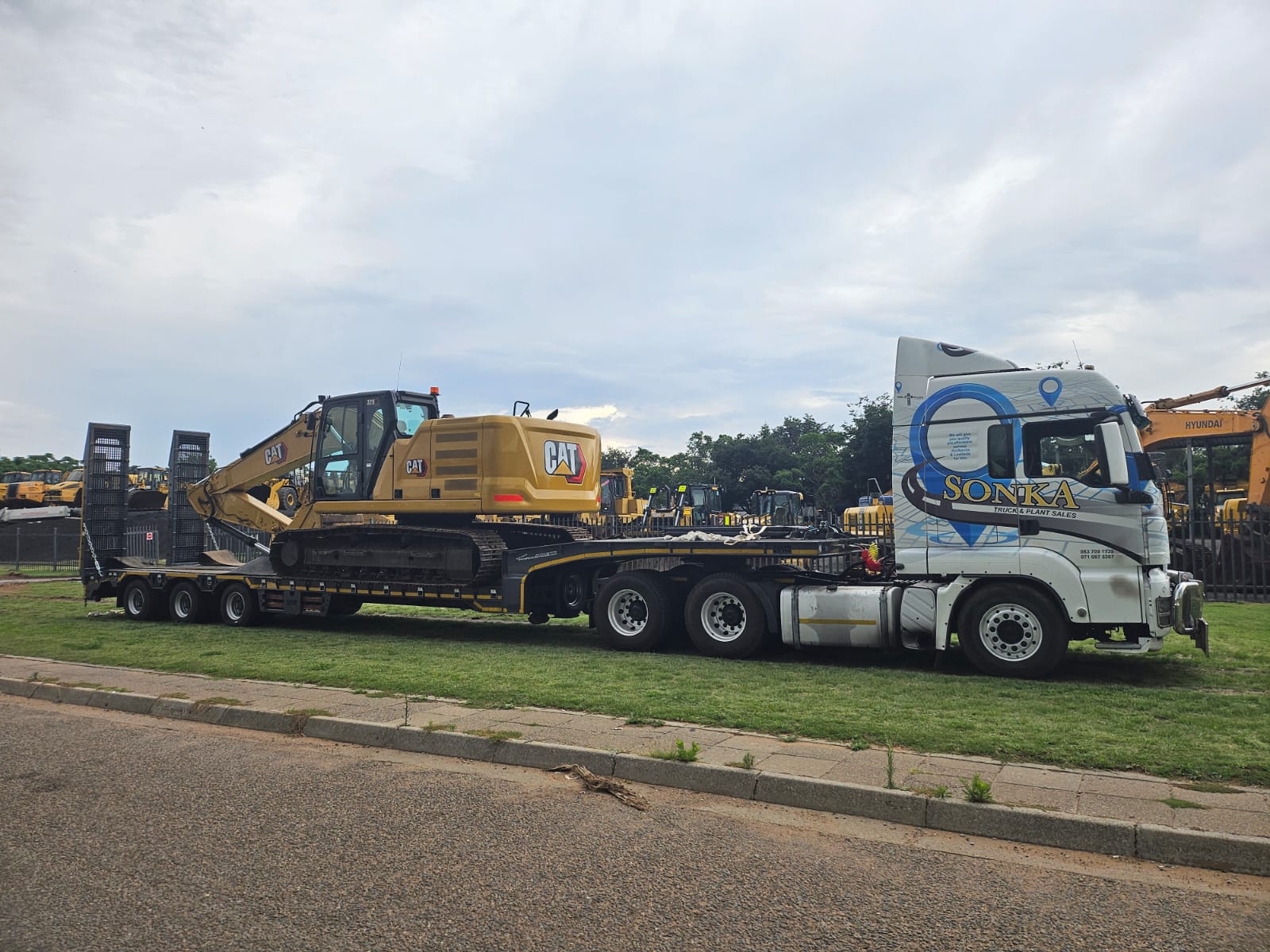 CATERPILLAR 320 EXCVATOR